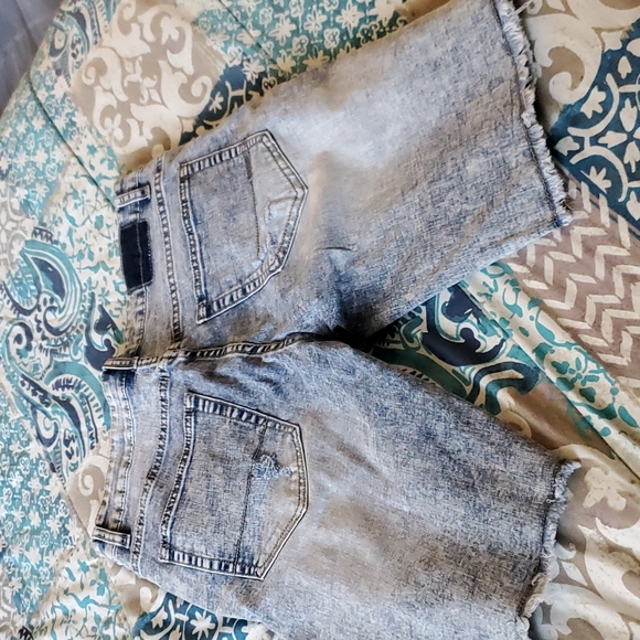 Blue jeans short - Picture 2 of 4